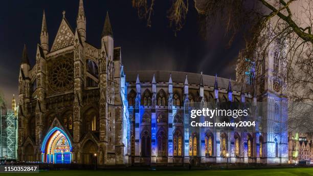 westminster abbey at night - projection mapping stockfoto's en -beelden