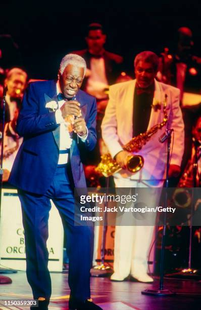 American Jazz singer Joe Williams performs during a tribute concert to bandleader Frank Foster at Aaron Davis Hall at City College at the City...