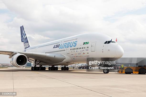 airbus a380 - airbus a380 stockfoto's en -beelden