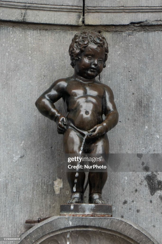 Manneken Pis The Urinating Boy Statue In Brussels