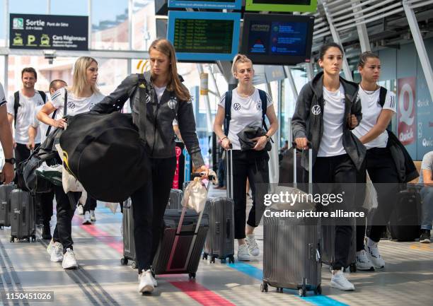 June 2019, France , Montpellier: Football, women: World Cup, national team, Germany: Lena Goeßling , Klara Bühl, Johanna Elsig, Sara Doorsoun and...