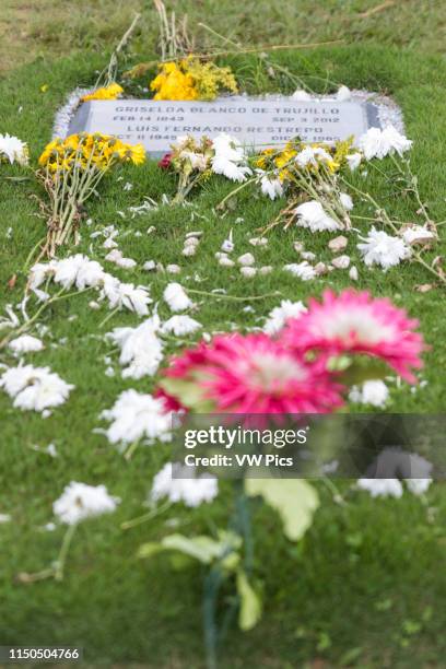 Tourists visiting the tomb of Griselda Blanco in the Jardines de Montesacro cemetery