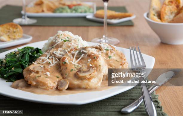 chicken marsala dinner - chicken marsala stock pictures, royalty-free photos & images