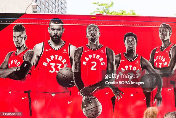 Ct Raptors Toronto Raptors players picture on the bus as the Toronto Raptors ...