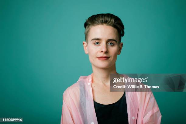 portrait of androgynous"nwoman - lesbicas fotografías e imágenes de stock