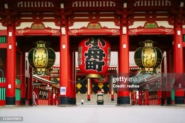 lantern of sensoji buddhist temple - sensoji temple stock pictures, royalty-free photos & images