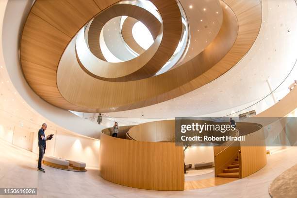 3,240 New International Olympic Committee Stock Photos, High-Res ...