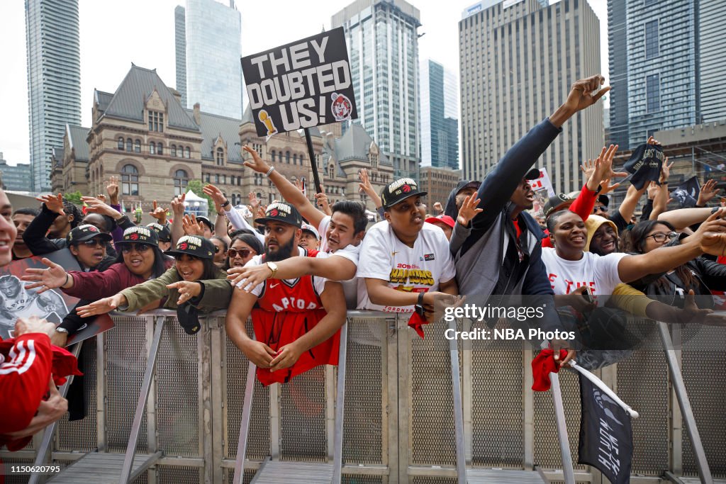 Toronto Raptors fans celebrate during the Toronto Raptors... News Photo ...