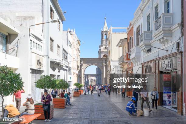 gehstraße in arequipa peru - arequipa peru stock-fotos und bilder