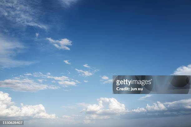 a clear sky with blue sky and white clouds - 空のみ ストックフォトと画像