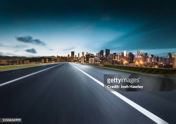 city road - city street night background stock pictures, royalty-free photos & images