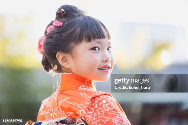 portrait of japanese girl wearing kimono - shichi go san stock pictures, royalty-free photos & images