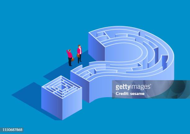 illustrazioni stock, clip art, cartoni animati e icone di tendenza di puzzle e labirinto, due uomini d'affari in piedi davanti alla porta labirinto del punto interrogativo - piano finanziario
