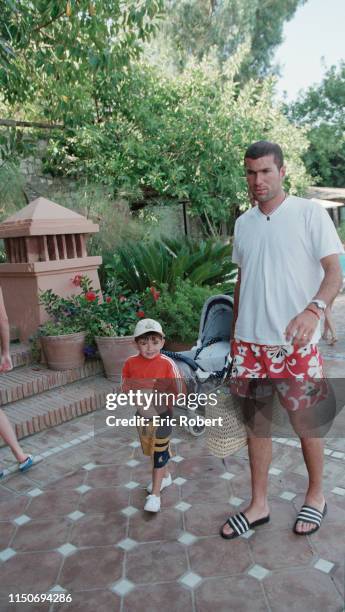 Vacances de Zinedine Zidane en famille à Marbella - Ici, avec son fils Enzo Zidane, alors âgé de 3 ans.
