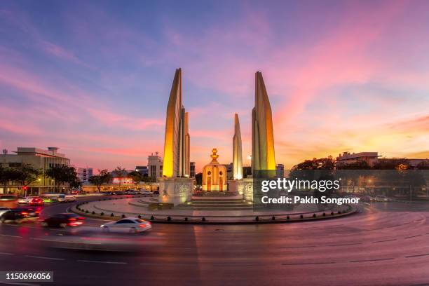 view of democracy monument at ratchadamnoen road. - democracy monument stock pictures, royalty-free photos & images