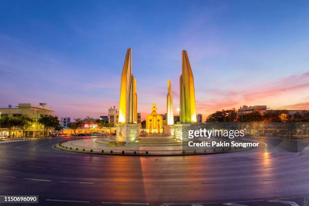 view of democracy monument at ratchadamnoen road. - democracy monument stock pictures, royalty-free photos & images