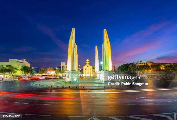 view of democracy monument at ratchadamnoen road. - democracy monument stock pictures, royalty-free photos & images