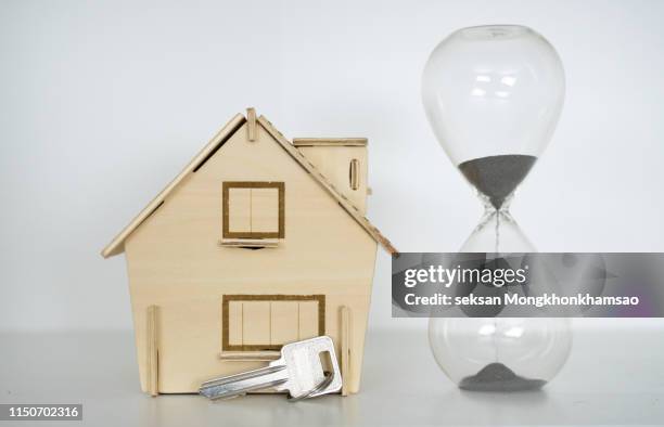 loans to finance home building.money hourglass home. - hours in news around the world stockfoto's en -beelden