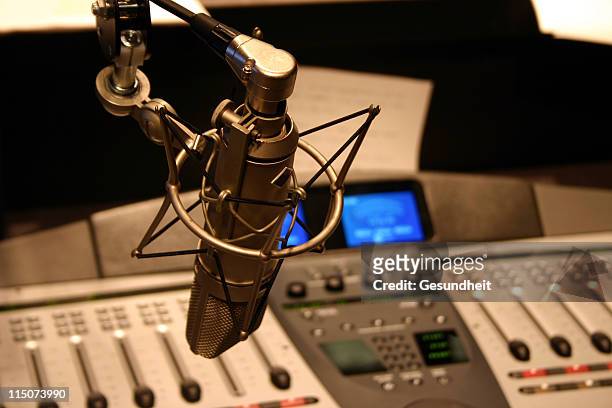 radio station - radio stockfoto's en -beelden