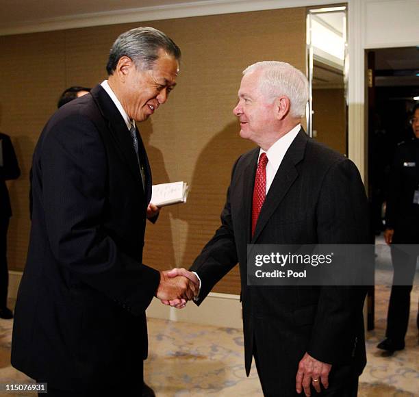 Secretary of Defense Robert Gates meets with Singapore's Defence Minister Ng Eng Hen shake hands at the 10th International Institute for Strategic...