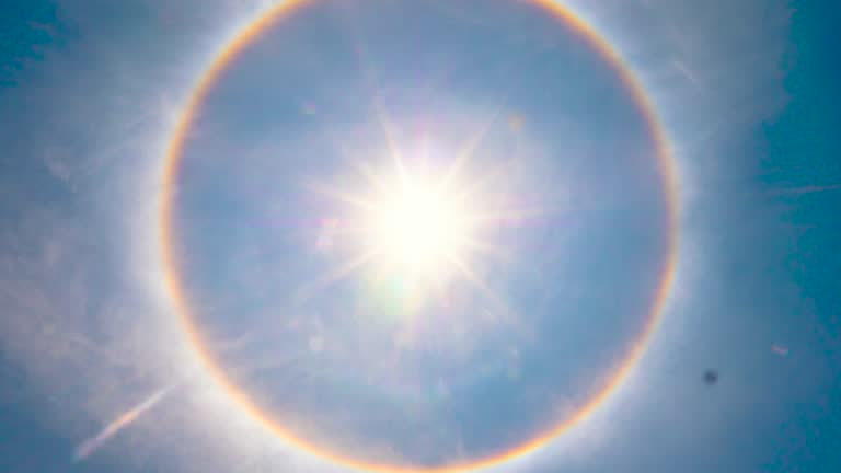 https://media.gettyimages.com/id/1150781888/video/sun-surface-and-solar-flares.jpg?b=1&s=640x640&k=20&c=WNrFsfyskUGI7XsTH9HmoymLJ2cV-GeriTzkzDbPPZ8=