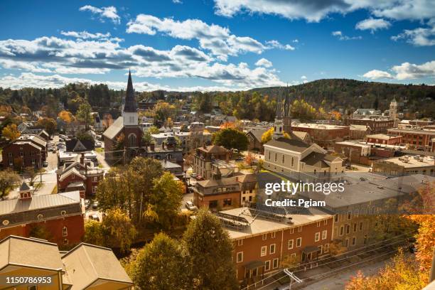 innenstadt montpelier, vermont skyline im herbst - vermont stock-fotos und bilder