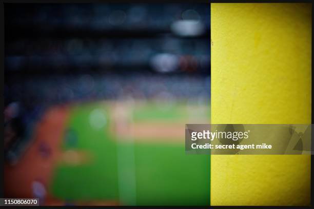 baseball foul pole - baseball background stockfoto's en -beelden
