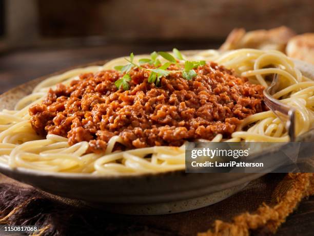 vegetarian spaghetti bolognese with plant based protein meat substitute - bolognese sauce stock pictures, royalty-free photos & images