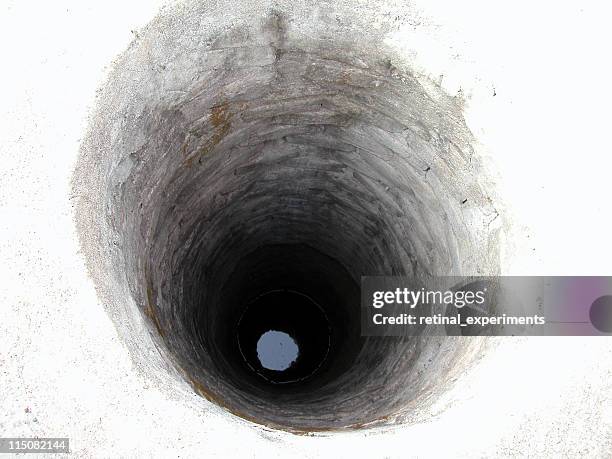 afrikanischer gut - bohrloch stock-fotos und bilder