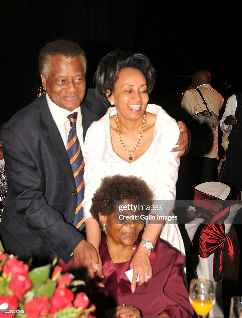 Max And Lindiwe Sisulu Embrace Their Mother Albertina Sisulu As She max-and-lindiwe-sisulu-embrace-their-mother-albertina-sisulu-as-she
