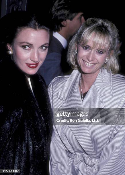 Actress Jane Seymour and Susan George attend the party honoring Glen Larson on October 2, 1985 at Chasen's Restaurant in Beverly Hills, California.