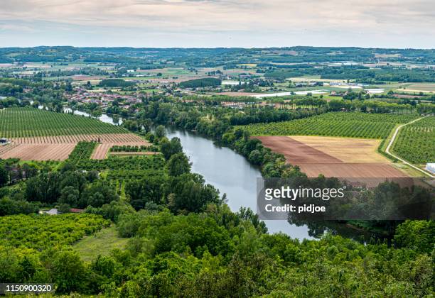 scenic view of the lot river valley in france - lot river stock pictures, royalty-free photos & images