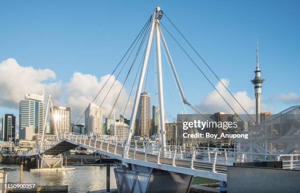 the wynyard crossing bridge and urban skyline of auckland, new zealand. - viaduct harbour foto e immagini stock