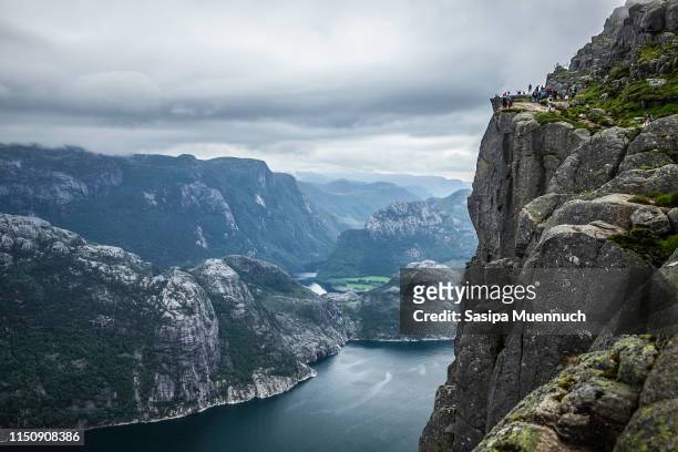 way to pulpit rock over lysefjord - kjerag bildbanksfoton och bilder