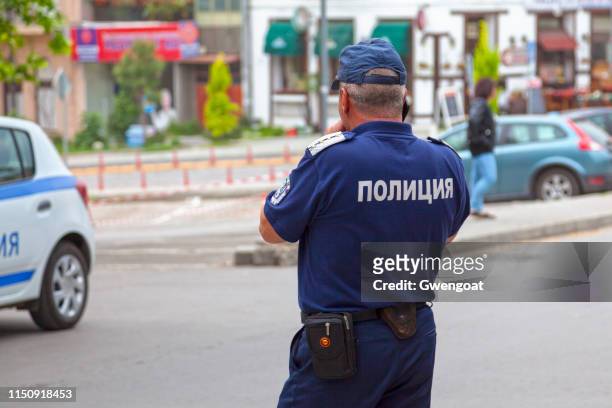bulgaarse politieagent - bulgarije stockfoto's en -beelden