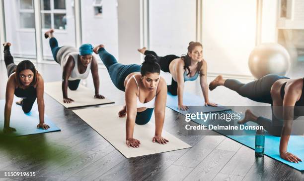 somos madres sanas y en forma para ser - physical education fotografías e imágenes de stock