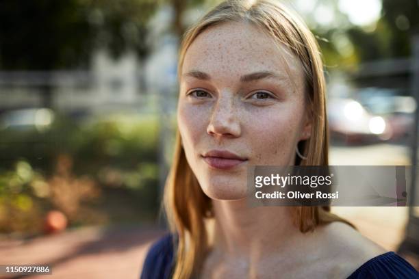 portrait of confident young woman outdoors - only women stock-fotos und bilder