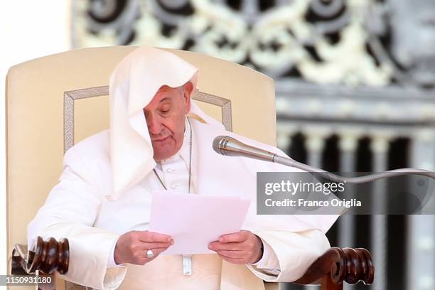 Pope Francis Robe 1,047 Pope Robe Stock Photos, High-Res Pictures, and Images - Getty Images