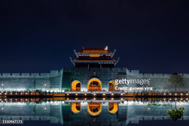 suzhou city gate building - city gate foto e immagini stock
