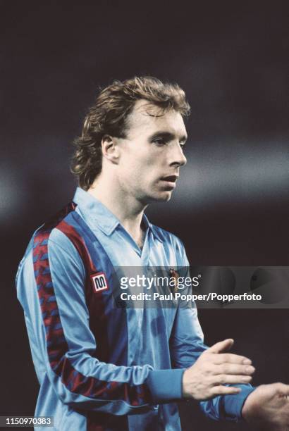 Scottish professional footballer Steve Archibald, striker with FC Barcelona, pictured during play in the 1986 European Cup Final between Steaua...