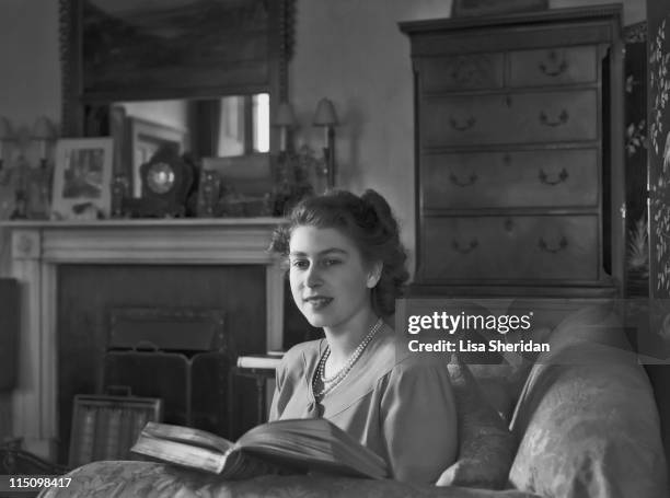 Elizabeth Reed Reading 1,739 Buckingham School Stock Photos, High-Res Pictures, and Images ...