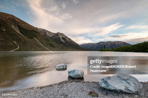 lake pearson, arthur's pass, canterbury region, south island, new zealand - canterbury region new zealand stockfoto's en -beelden