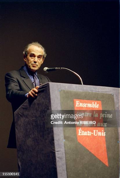Robert Badinter and Bianca Jagger launch petition against death penalty in the US at Paris' Mutualite auditorium, France on October 21, 2000 - Robert...
