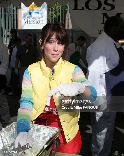 Los Angeles Mission And Anne Douglas Center'S Thanksgiving Meal For The Homeless In Los Angeles, United States On November 24, 2004. Los Angeles Mission And Anne Douglas Center'S Thanksgiving Meal For The Homeless In Los Angeles, United States On November 24, 2004.