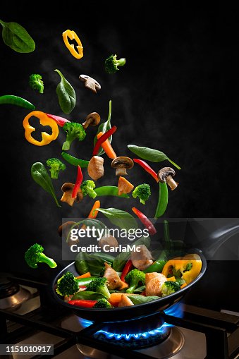 https://media.gettyimages.com/id/1151010917/photo/flying-chicken-and-vegetable-stir-fry-into-a-frying-pan.jpg?s=170667a&w=gi&k=20&c=LMVojkv_T2Gi1QXZER-FAoCYkHfouhg87dyuvNbWUa0=