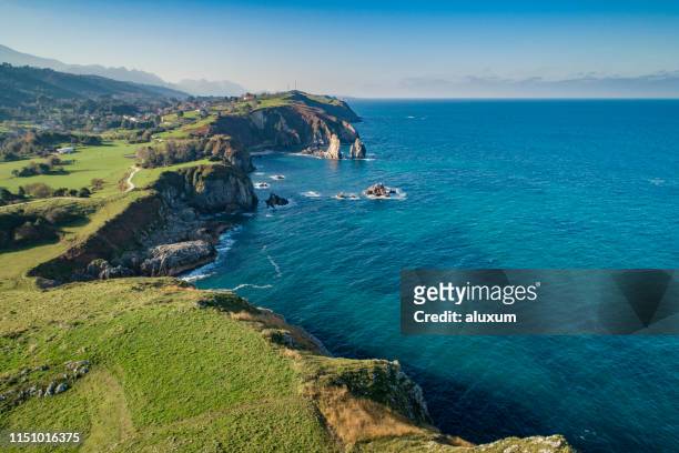 pendueles cliffs in llanes asturias spain - astúrias imagens e fotografias de stock