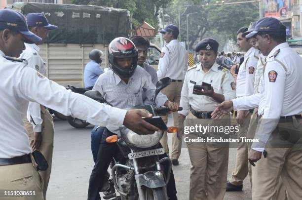 Pune traffic police issuing an E-Gift coupon under Abhar Yojana to followers of traffic rules, checking their history on E chalan machine, those who...