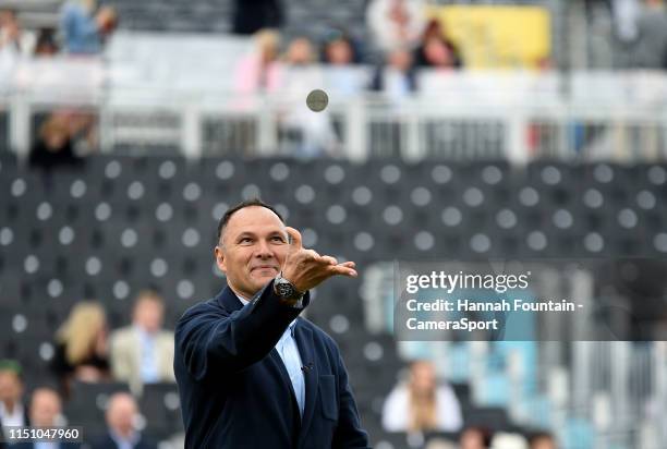 Umpire Mohamed Lahyani flipping the coin for the match between Stan Wawrinka and Nicolas Mahut during day Four of the Fever-Tree Championships at...