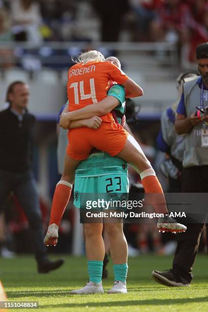 Jackie Groenen of the Netherlands and Loes Geurts of the Netherlands celebrate victory after the 2019 FIFA Women's World Cup France group E match...