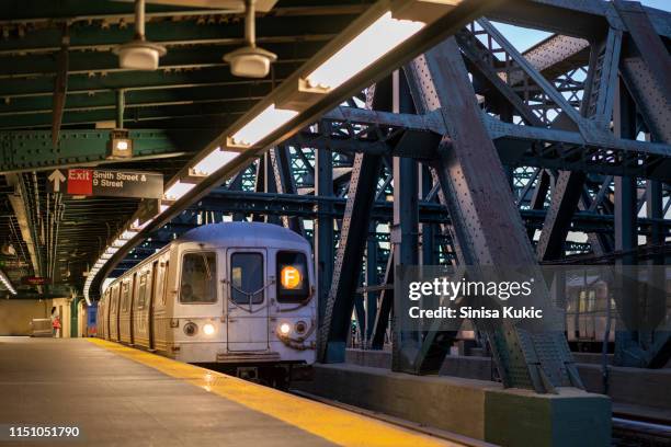 F Train R Train F Train Subway Photos and Premium High Res Pictures - Getty Images